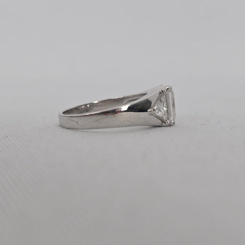 Vintage 925 Sterling Silver Clear CZ Three-Stone Ring Size 8