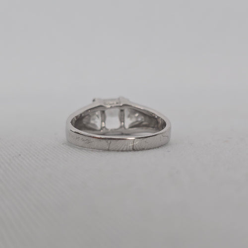 Vintage 925 Sterling Silver Clear CZ Three-Stone Ring Size 8