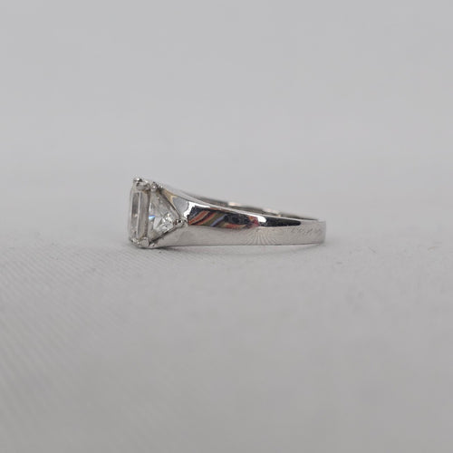 Vintage 925 Sterling Silver Clear CZ Three-Stone Ring Size 8
