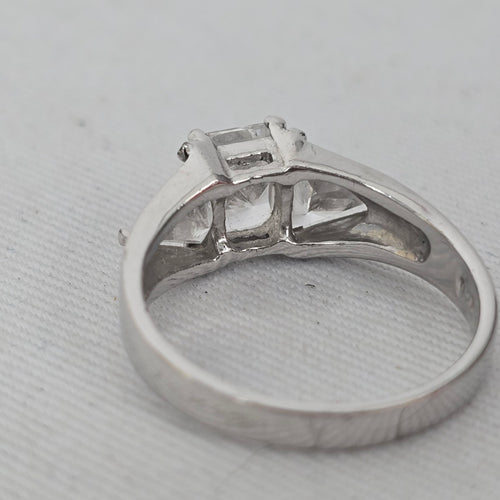 Vintage 925 Sterling Silver Clear CZ Three-Stone Ring Size 8