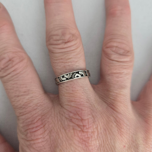 925 Sterling Silver Tiny Footprint Band Ring - Size 8.5