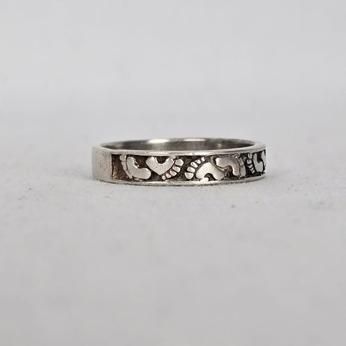925 Sterling Silver Tiny Footprint Band Ring - Size 8.5