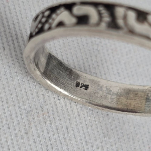 925 Sterling Silver Tiny Footprint Band Ring - Size 8.5