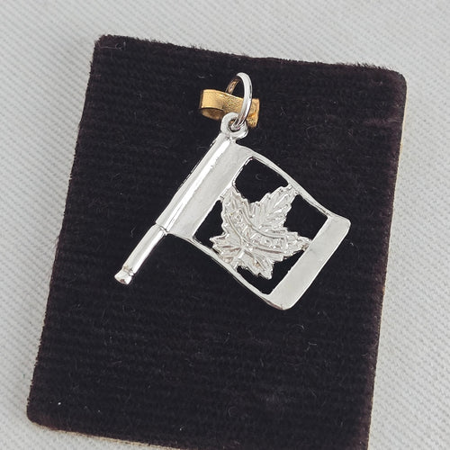 Vintage Sterling Silver Canada Maple Leaf Flag Pendant Bracelet Charm