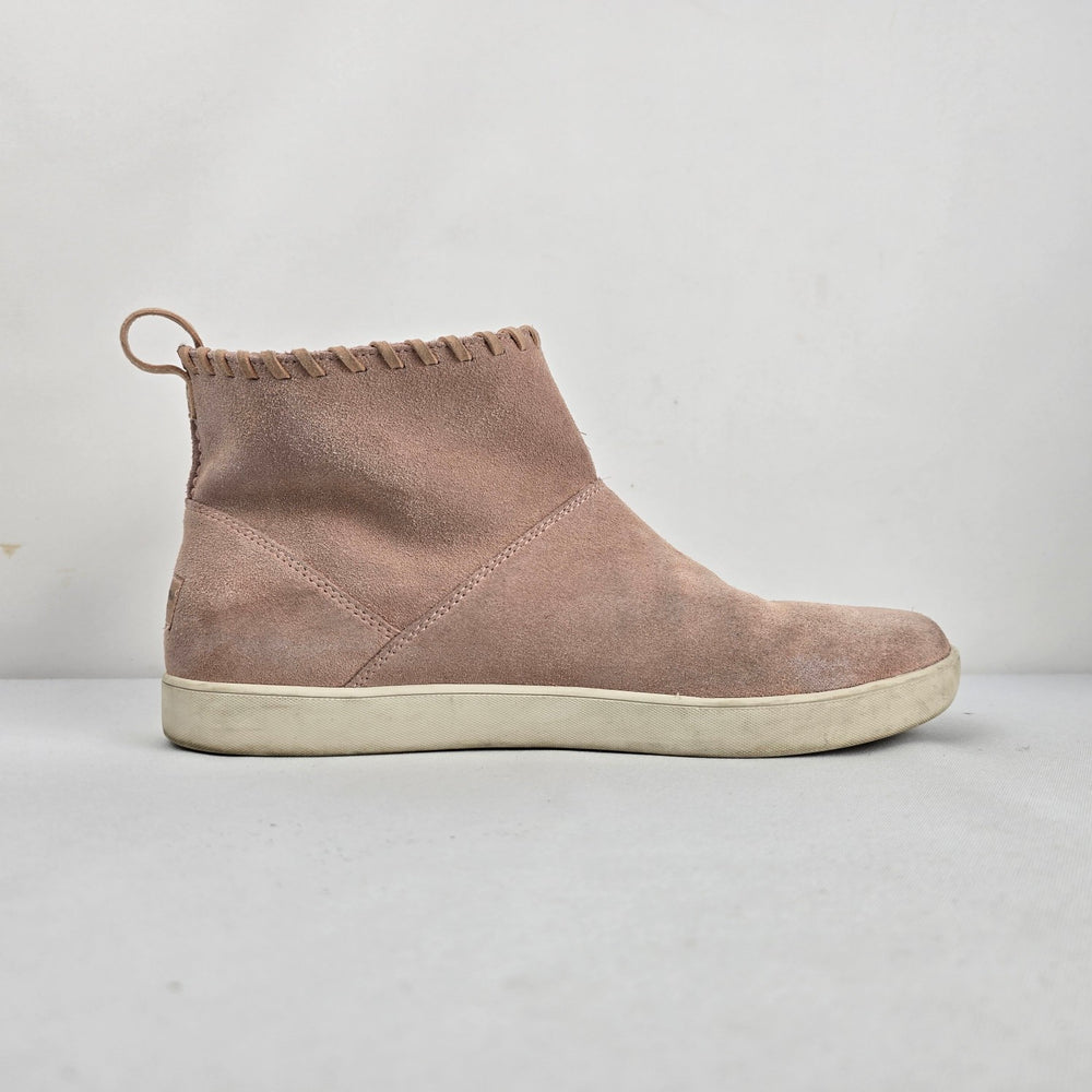 Koolaburra by UGG Soft Pink Suede Ankle Boots - Size 11