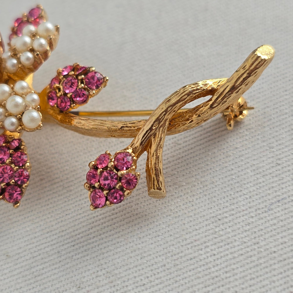 Vintage 1950s BSK Gold Tone Floral Brooch Pink Rhinestone Pearl