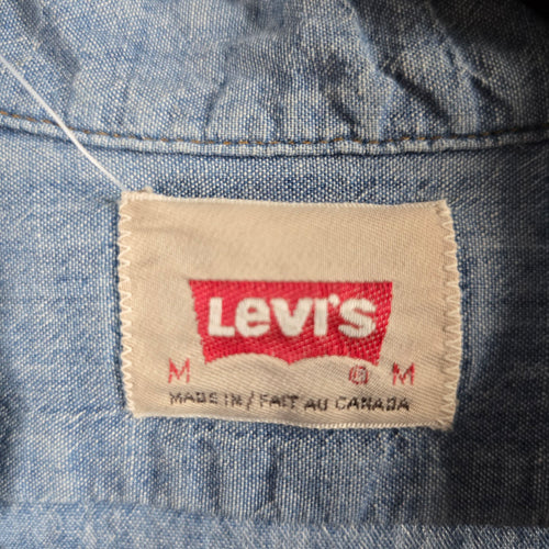 Vintage 1980s Levi's Orange Tab Chambray Shirt - Made in Canada - Size Medium