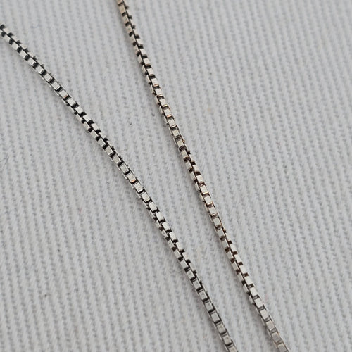 Vintage 925 Sterling Silver Floral Engraved Oval Locket Necklace