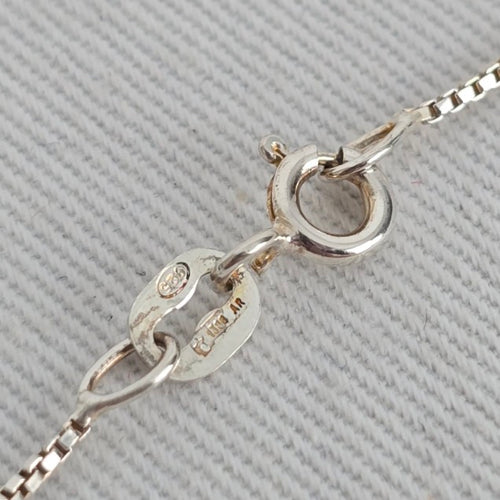 Vintage 925 Sterling Silver Floral Engraved Oval Locket Necklace