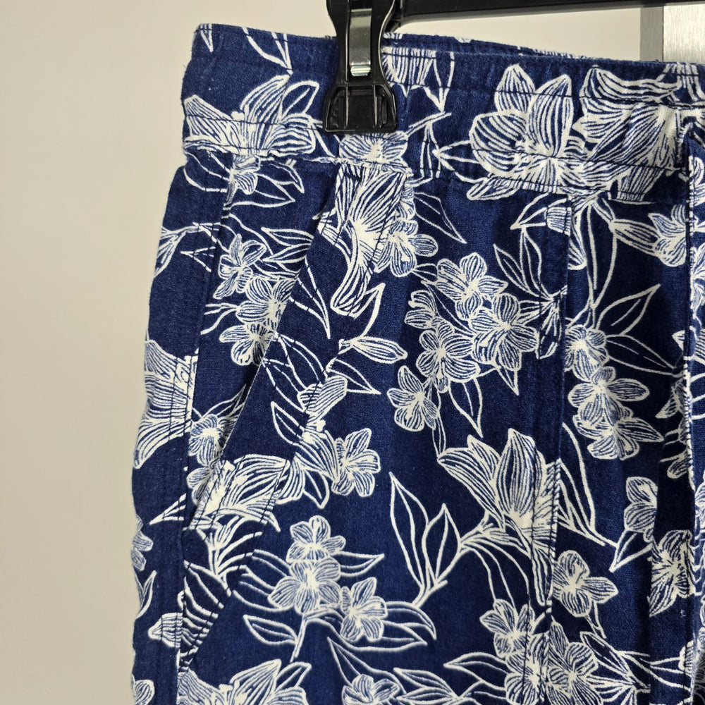 St. John’s Bay Navy Blue White Floral Linen Blend Shorts Size S