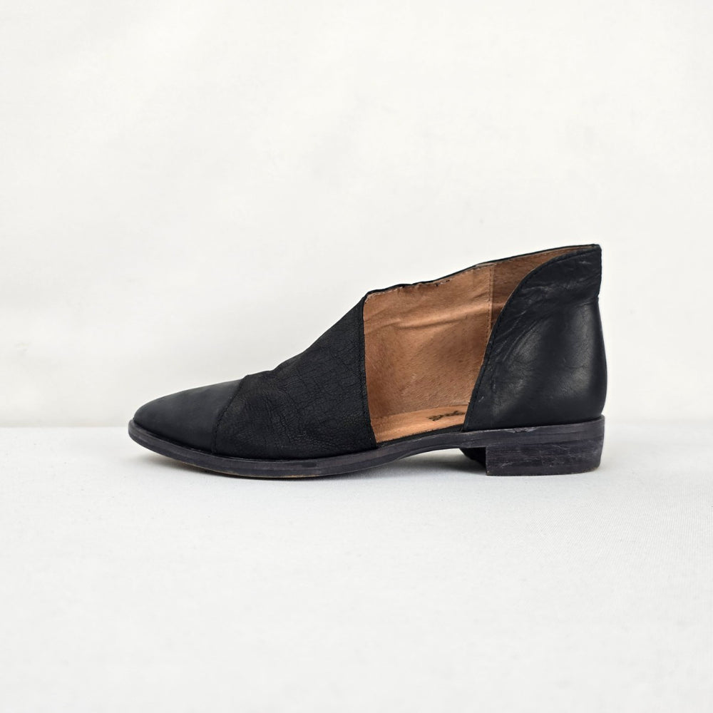 Free People Black Leather Pointed Toe Cutout Booties Flats - Size 6
