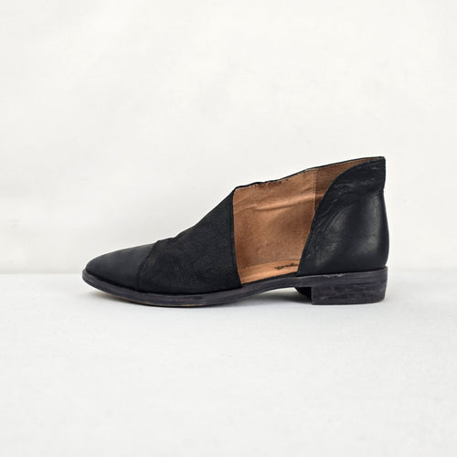 Free People Black Leather Pointed Toe Cutout Booties Flats - Size 6