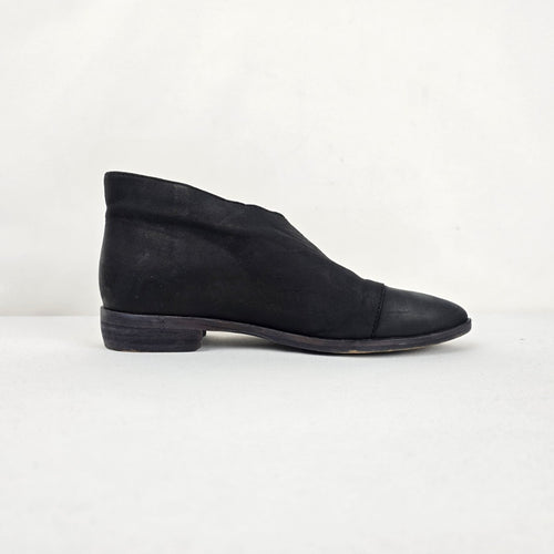 Free People Black Leather Pointed Toe Cutout Booties Flats - Size 6