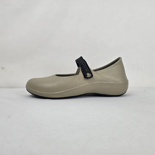 DAWGS Mary Jane Comfort Shoes Beige Taupe Black Strap Size 9