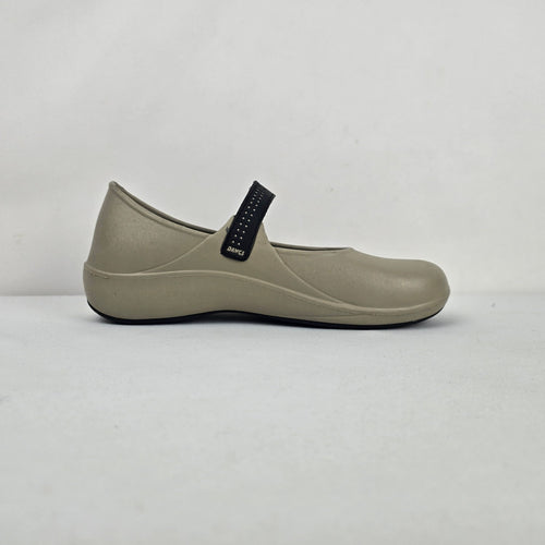 DAWGS Mary Jane Comfort Shoes Beige Taupe Black Strap Size 9