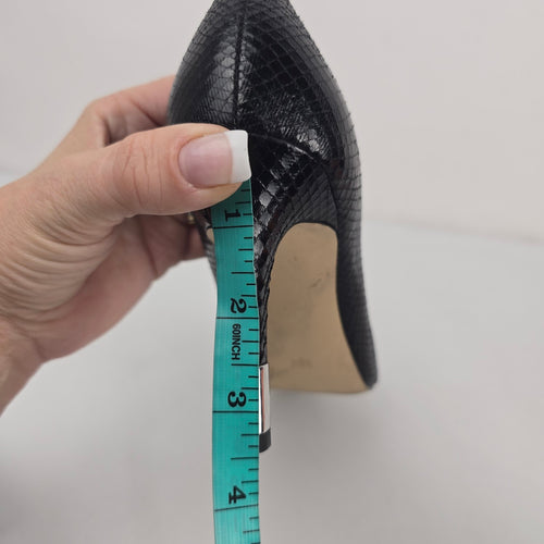 GUESS Black Snake Embossed Pointed Toe Pumps Heels Size 8.5