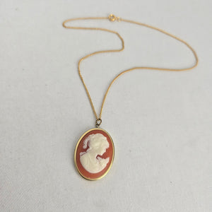 Vintage Gold Tone Cameo Pendant Necklace