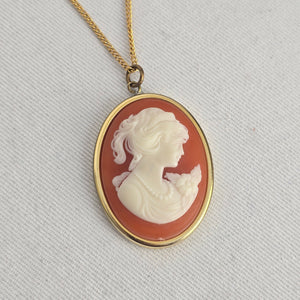 Vintage Gold Tone Cameo Pendant Necklace