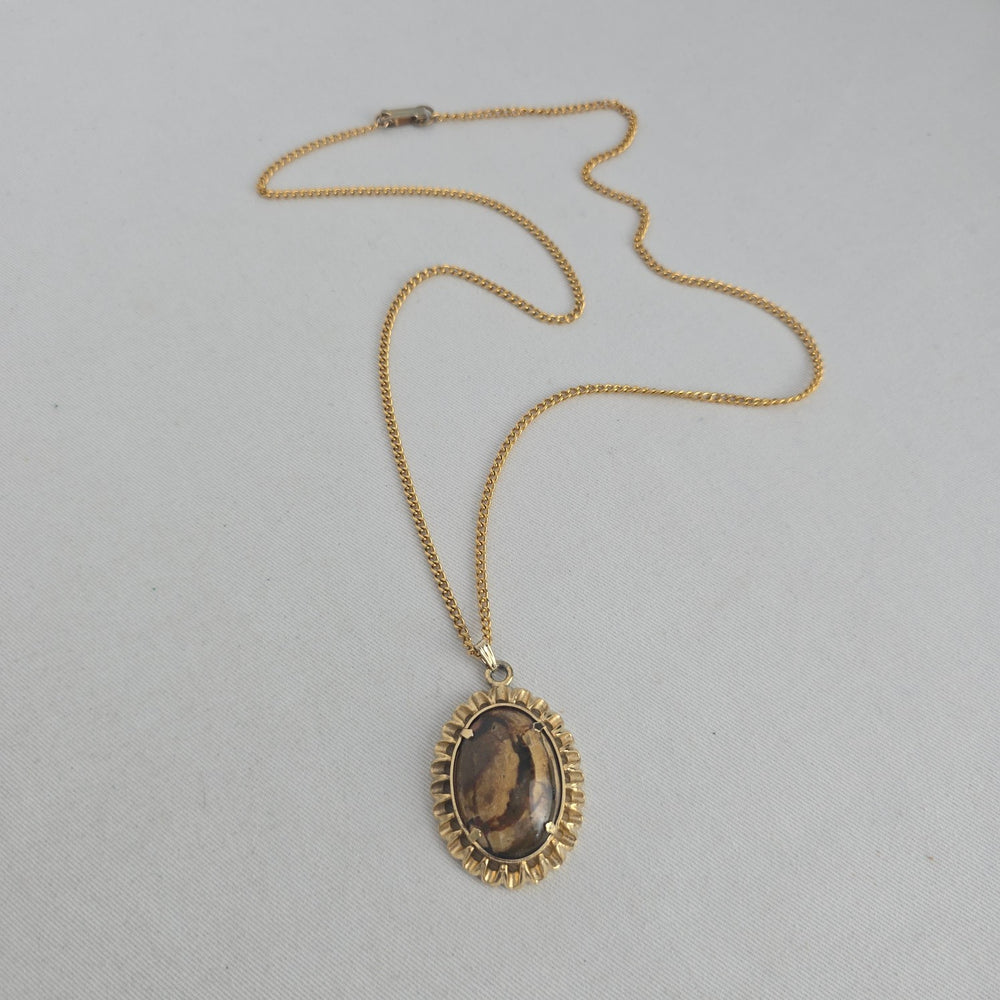 Vintage Gold Tone Brown Marbled Oval Stone Pendant Necklace