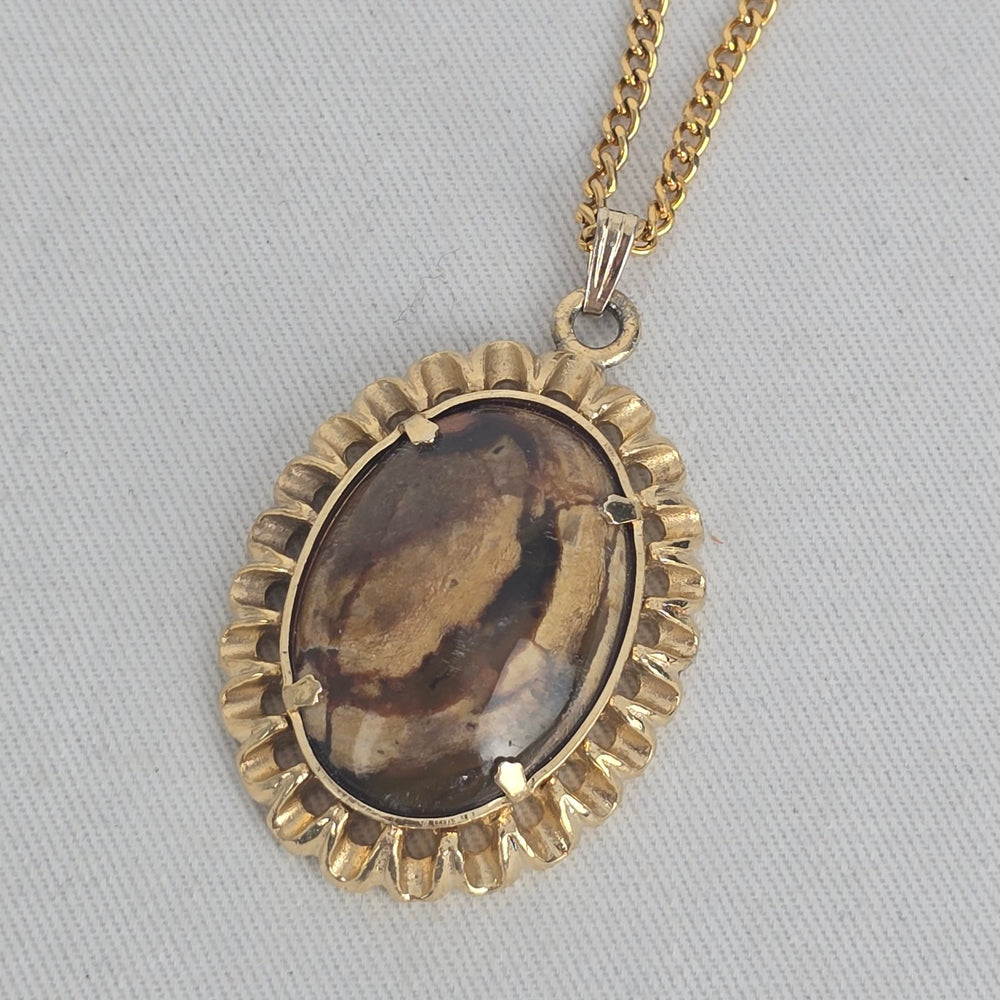 Vintage Gold Tone Brown Marbled Oval Stone Pendant Necklace