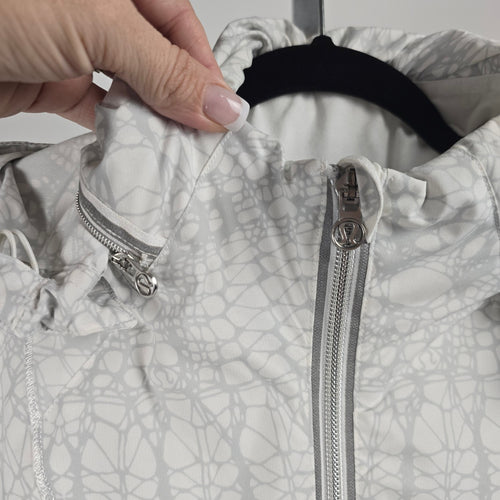 Lululemon Run Travel To Track Jacket Beachy Floral White Fossil – Size 6