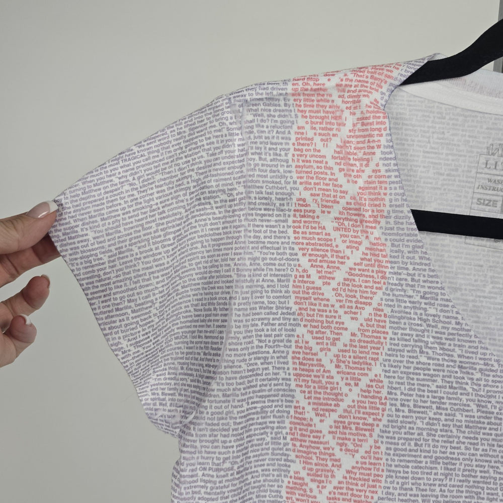 Litographs Anne of Green Gables Text Print V-Neck Tee Size M