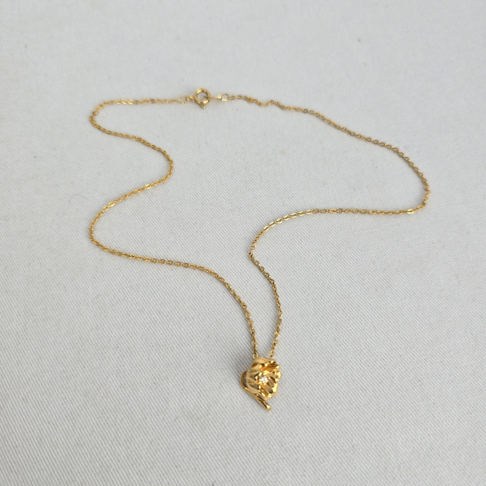 Vintage Gold Tone Floral Rhinestone Pendant Delicate Chain Necklace