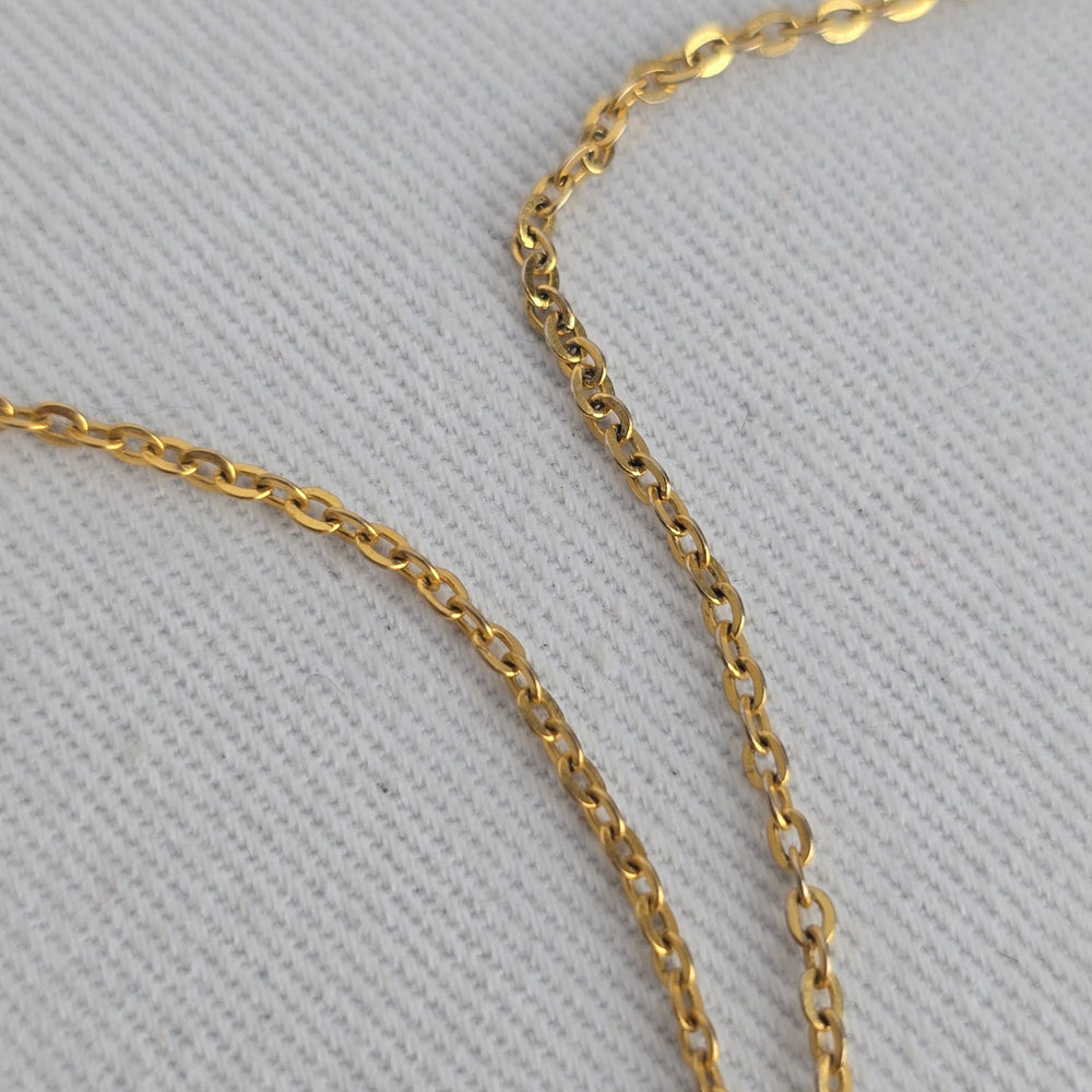 Vintage Gold Tone Floral Rhinestone Pendant Delicate Chain Necklace