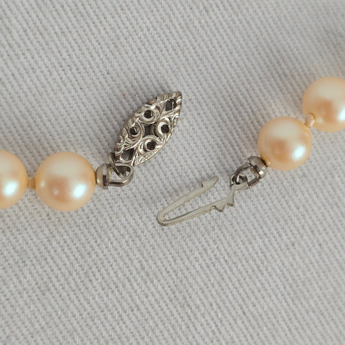 Vintage Cream Glass Pearl Beaded Necklace with Ornate Silver-Tone Filigree Clasp