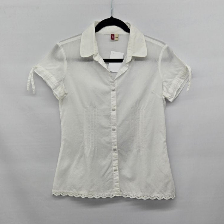 Levi’s White Short Sleeve Button-Front Blouse Size M