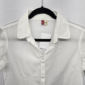 Levi’s White Short Sleeve Button-Front Blouse Size M