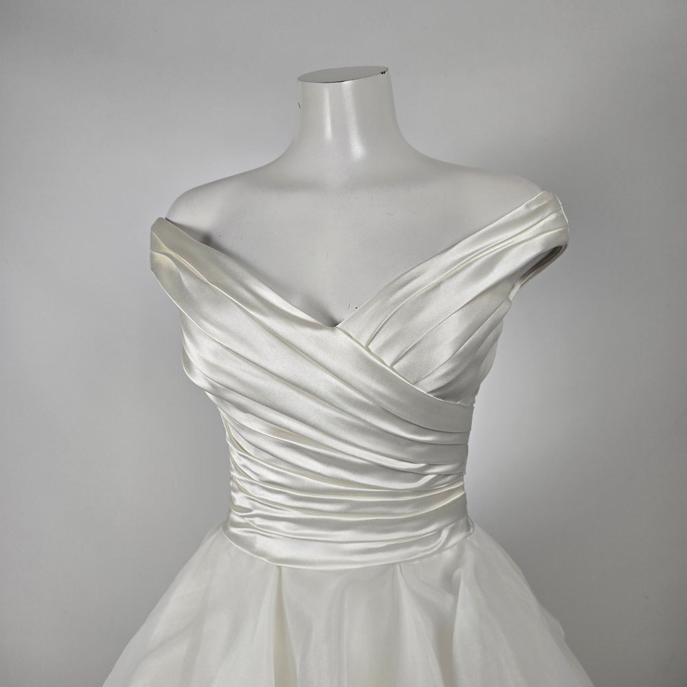 Maggie Sottero Zulani Off-The-Shoulder Ruffle Wedding Dress Ball Gown Size 6