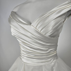 Maggie Sottero Zulani Off-The-Shoulder Ruffle Wedding Dress Ball Gown Size 6