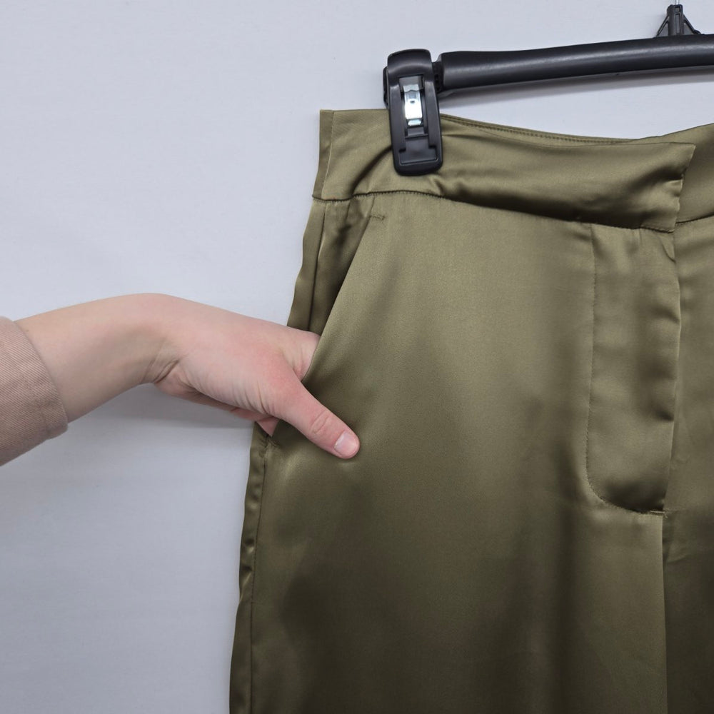 Dèluc Women’s Olive Satin Wide Leg Pants Size M NWT