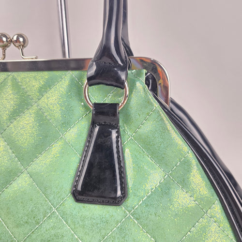 Lux de Ville Green Quilted Metallic Kiss-Lock Handbag Black Patent Trim
