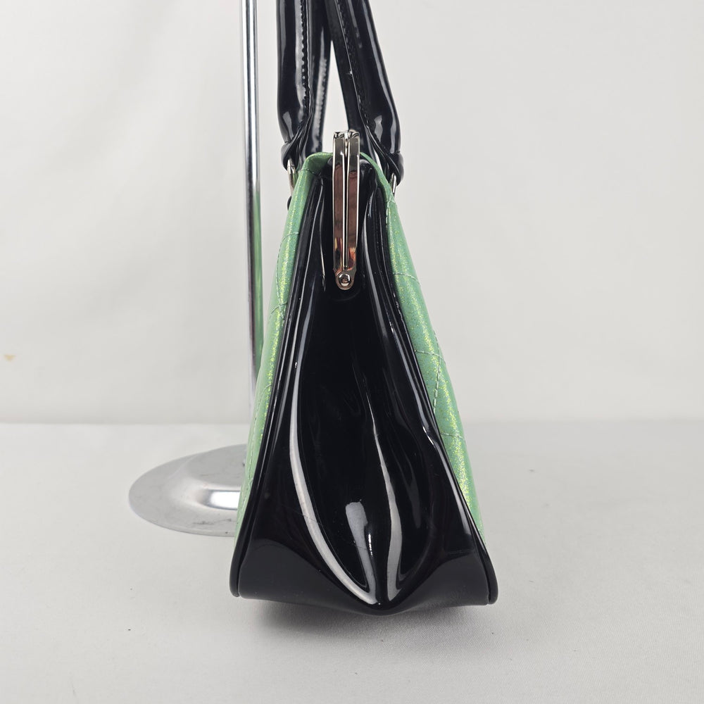 Lux de Ville Green Quilted Metallic Kiss-Lock Handbag Black Patent Trim
