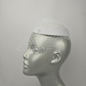 White Bridal Fascinator Hat Veil Flower Feather Pearl Hair Clip