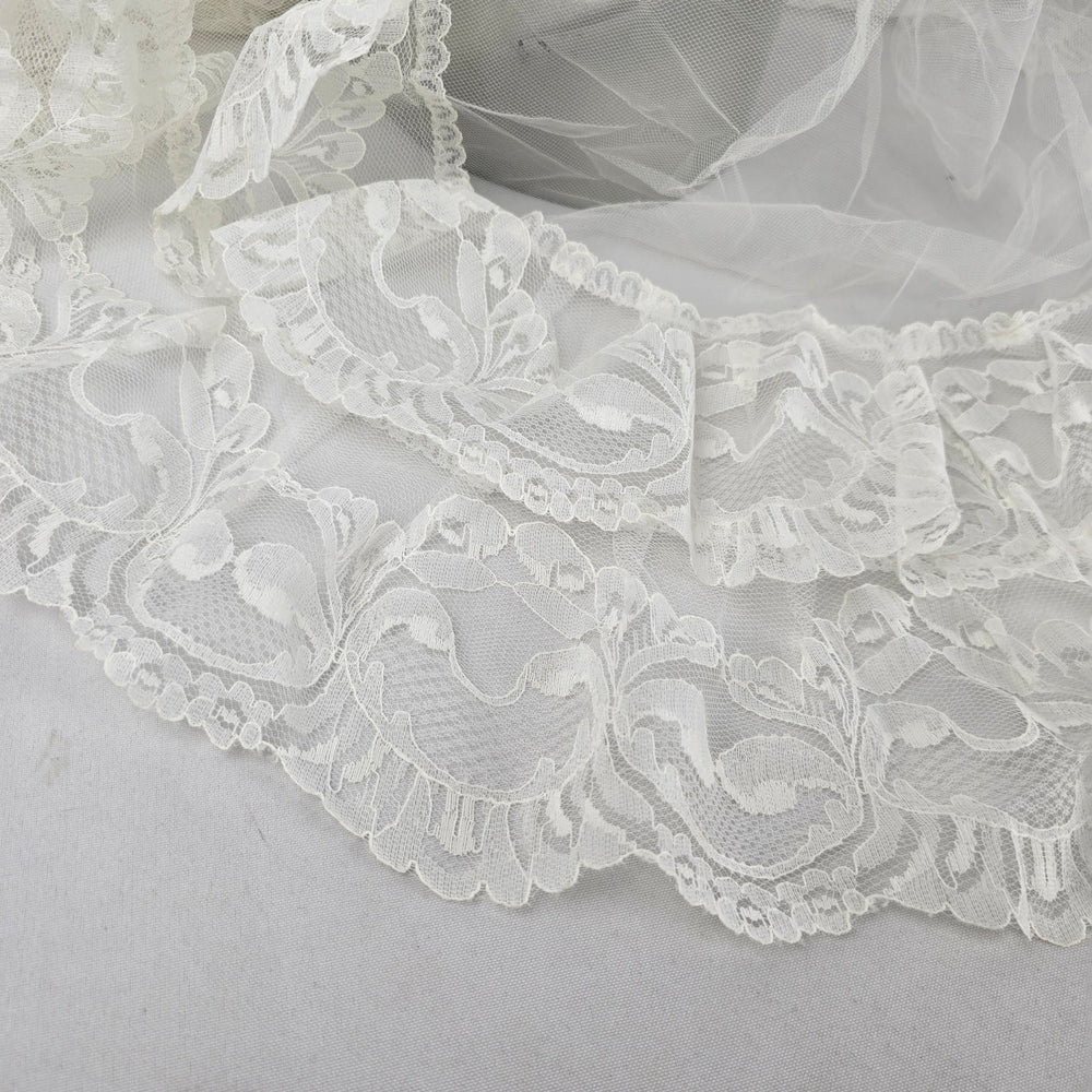 Vintage White Bridal Wedding Veil Lace Trim Pearl Beaded Tiara Headpiece Comb