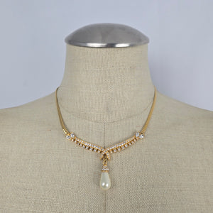 Vintage Oscar De La Renta Gold Tone Rhinestone Faux Pearl Teardrop V Statement Necklace