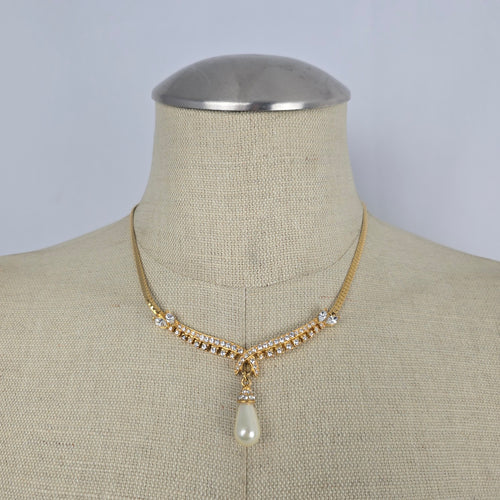 Vintage Oscar De La Renta Gold Tone Rhinestone Faux Pearl Teardrop V Statement Necklace