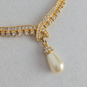 Vintage Oscar De La Renta Gold Tone Rhinestone Faux Pearl Teardrop V Statement Necklace