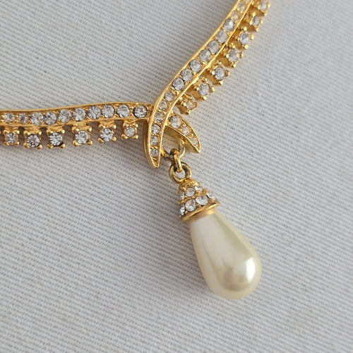 Vintage Oscar De La Renta Gold Tone Rhinestone Faux Pearl Teardrop V Statement Necklace
