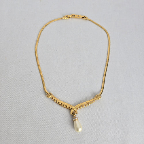 Vintage Oscar De La Renta Gold Tone Rhinestone Faux Pearl Teardrop V Statement Necklace