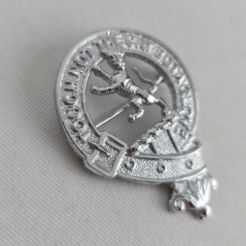 Vintage Scottish Clan Wildcat "Touch Not the Cat Bota Glove" Crest Brooch