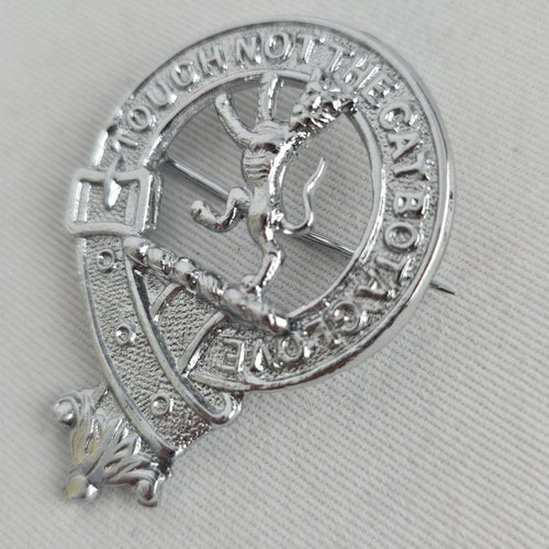 Vintage Scottish Clan Wildcat "Touch Not the Cat Bota Glove" Crest Brooch