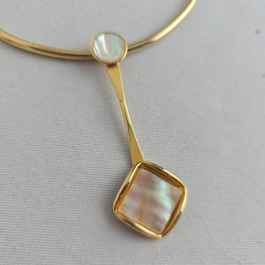 Vintage Gold Tone Mother of Pearl Necklace & Earring Set Pendant Jewelry