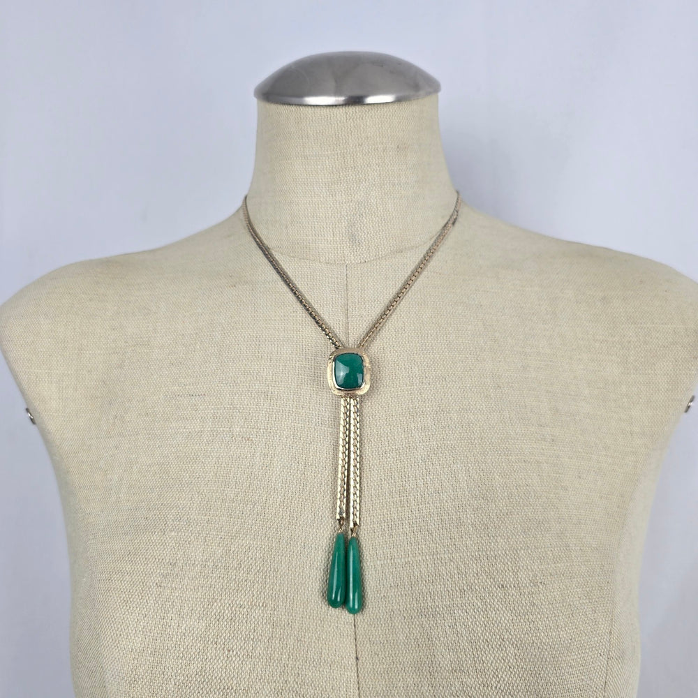 Vintage Gold Tone Green Stone Lariat Necklace Teardrop Pendant Jewelry