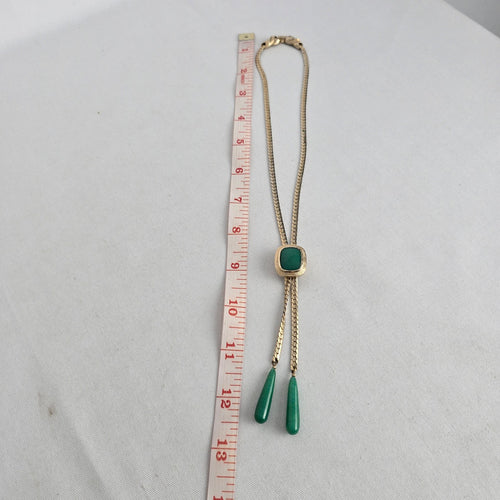 Vintage Gold Tone Green Stone Lariat Necklace Teardrop Pendant Jewelry