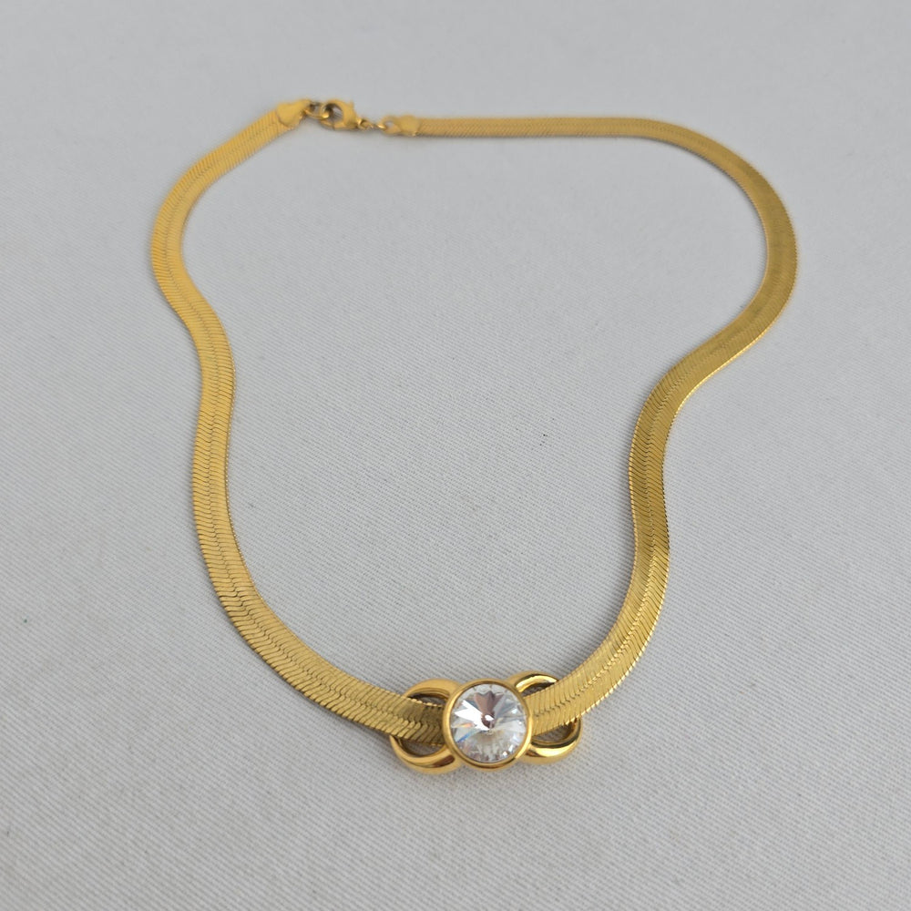 Vintage Gold Tone Crystal Herringbone Chain Necklace Jewelry
