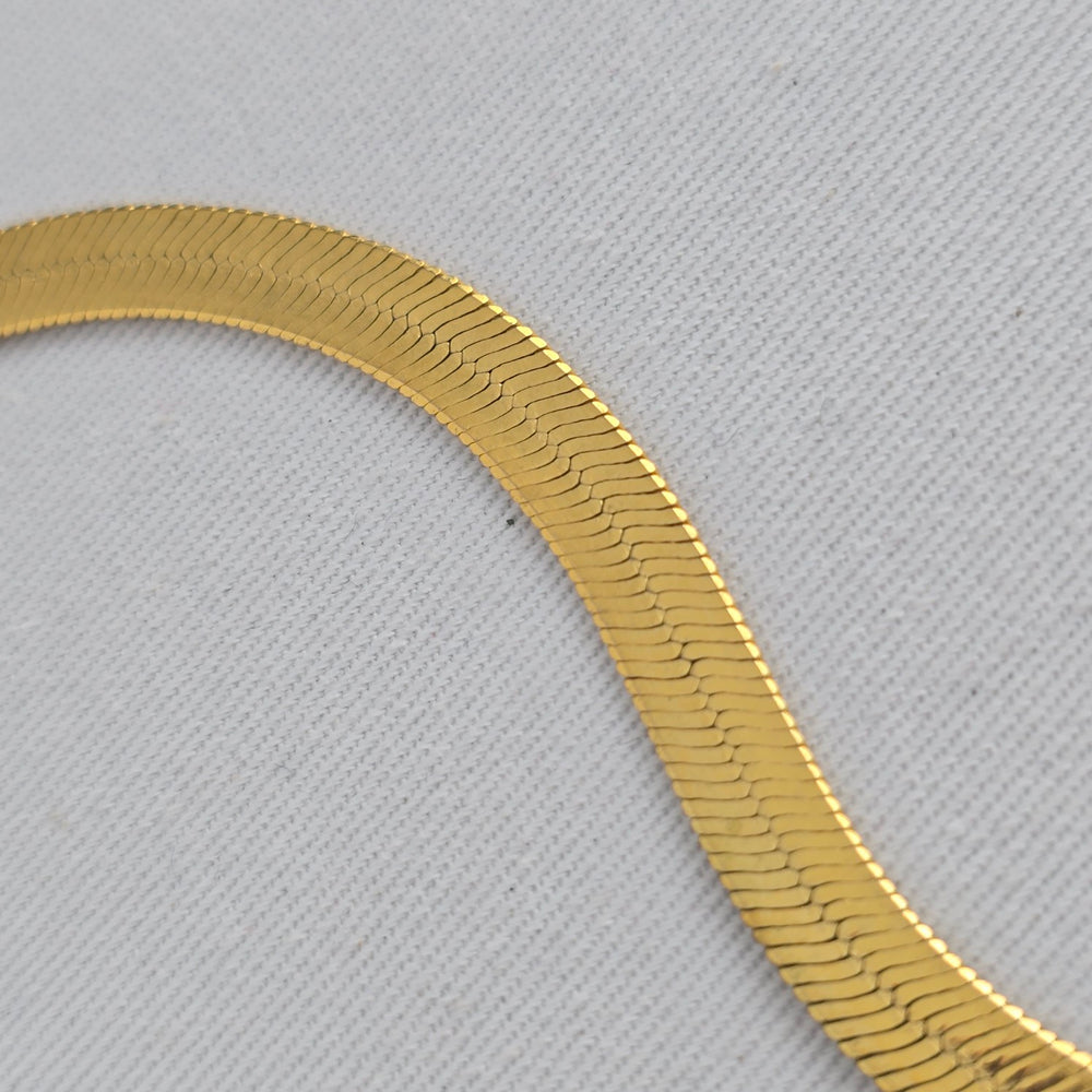 Vintage Gold Tone Crystal Herringbone Chain Necklace Jewelry